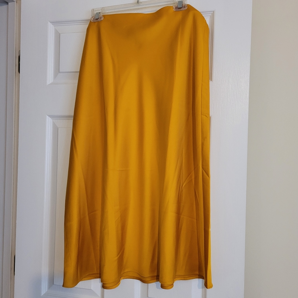 Worthington gold skirt size 14